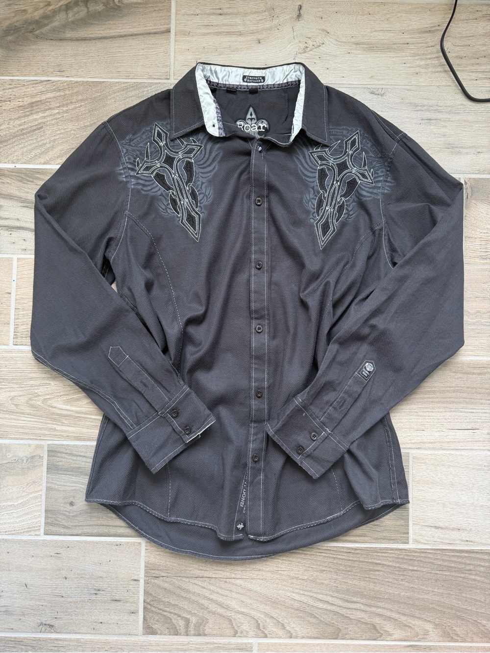 Y2K mall goth Roar Strength Refined black embroidered long sleeve size XL